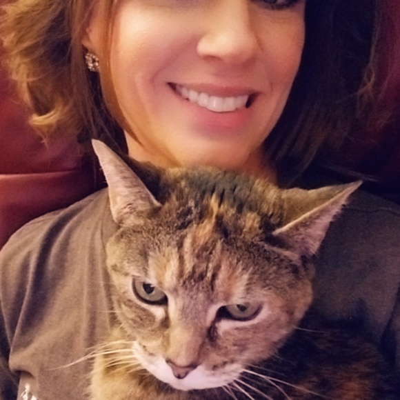 Meet your Posher, Cynthia - Picture 3 of 4